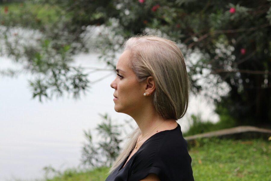 a woman struggling with intrusive vs. impulsive thoughts