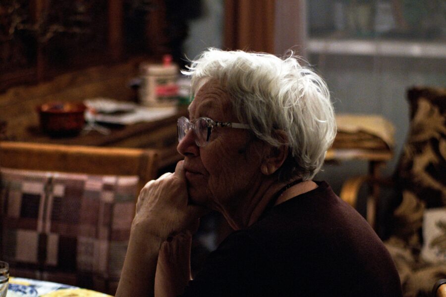 Elderly woman exploring benzodiazepine addiction treatment